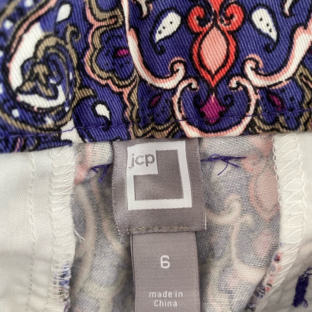 Women’s shorts - Picture 3 of 3